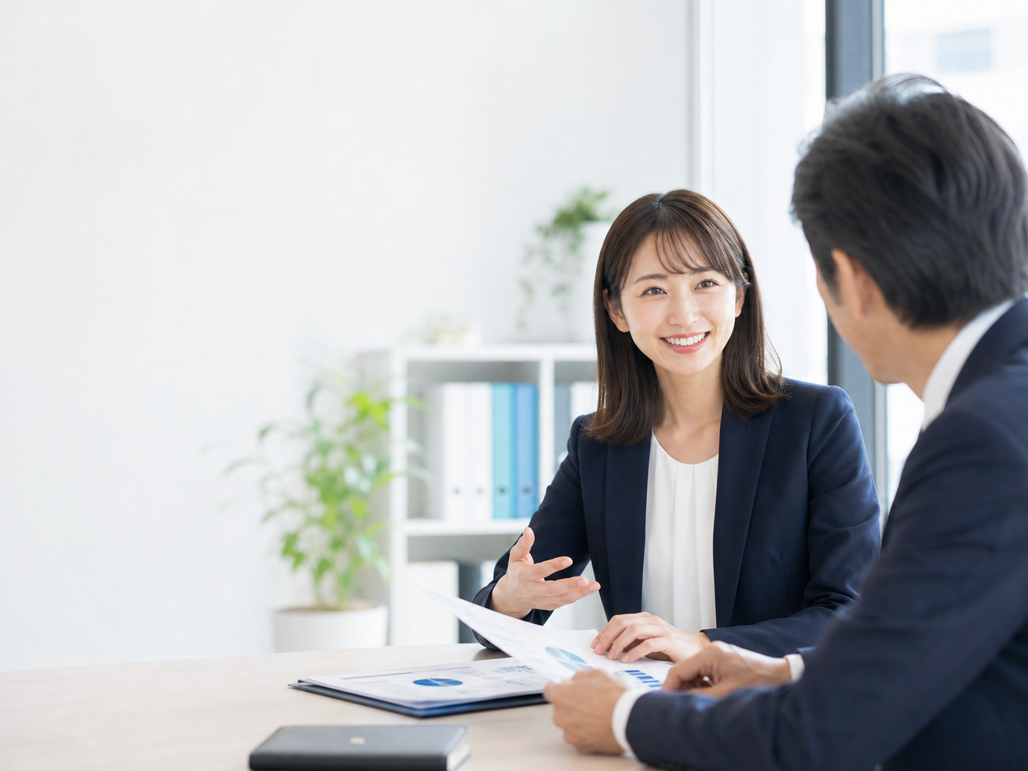 ビジネスの相談をする二人